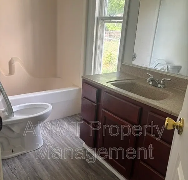 1838 J Ave NE — Photo 6
