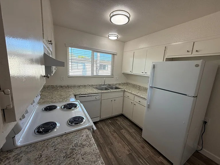 288 Orlando St — Photo 1