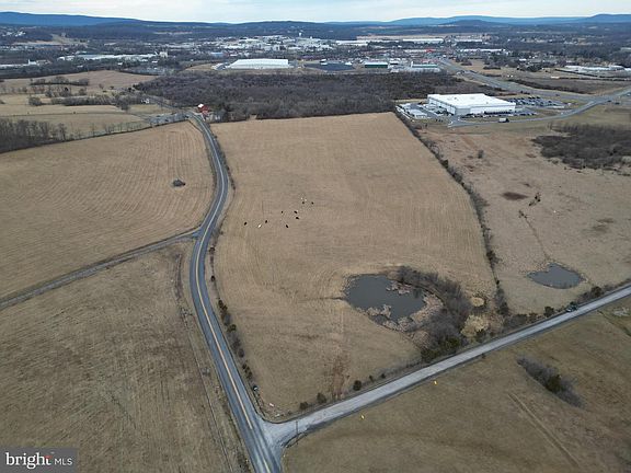 3rd image of Redbud Rd