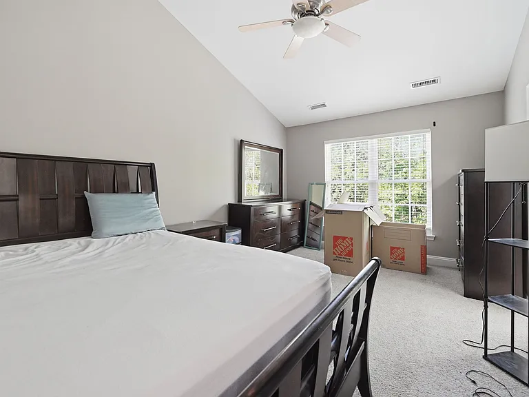 25203 Dunvegan Sq — Photo 13