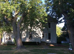 206 S 7th St, Oquawka, IL 61462