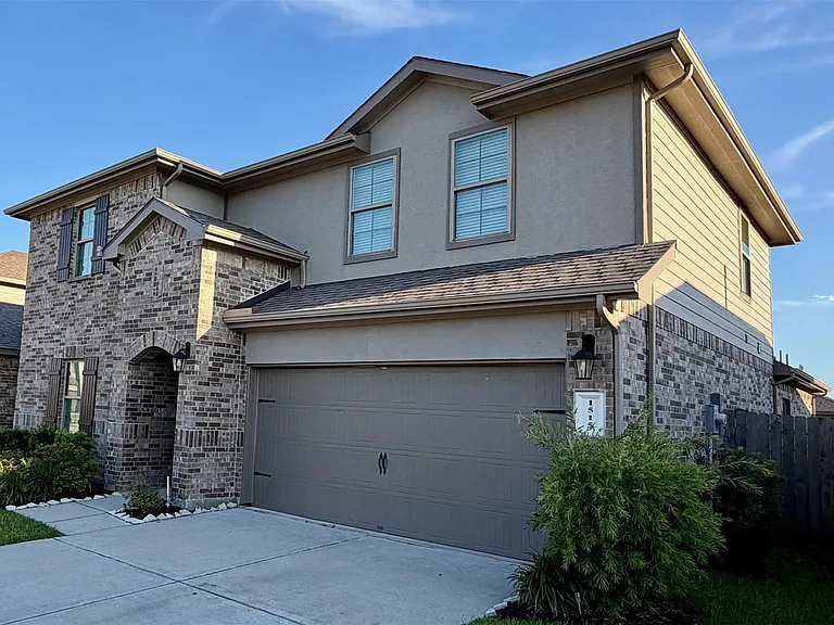 1515 Wells Manor Ln — Photo 3