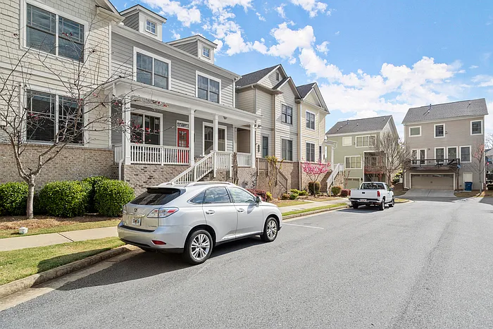 427 Suwanee Park Ter — Photo 3