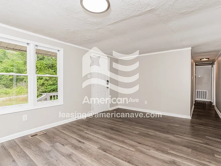 2116165_003_living_room_4.jpg