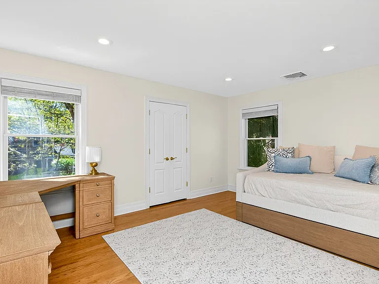 37 Squires Blvd — Photo 25
