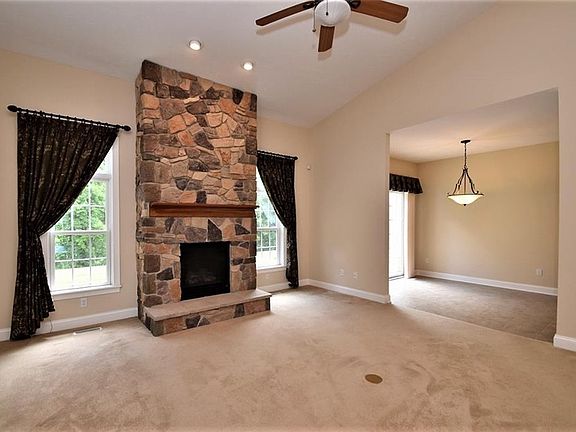 4th image of 448 Creekside Dr