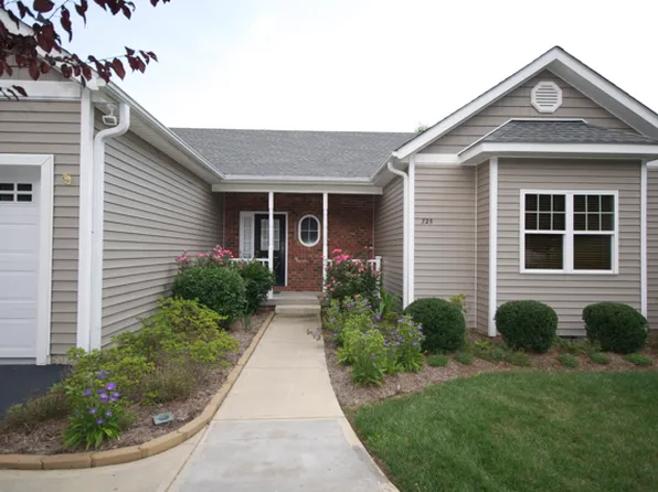 325 Charlestown Dr, Hendersonville, NC 28739