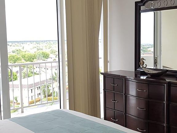 4th image of 140 Seaview Ct #4