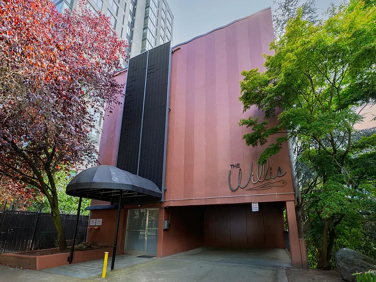 The Willis Apartments — Photo 2