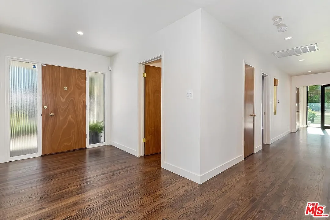 4 bed, 4.5 bath, 3300 sqft, $13,500 — Photo 3