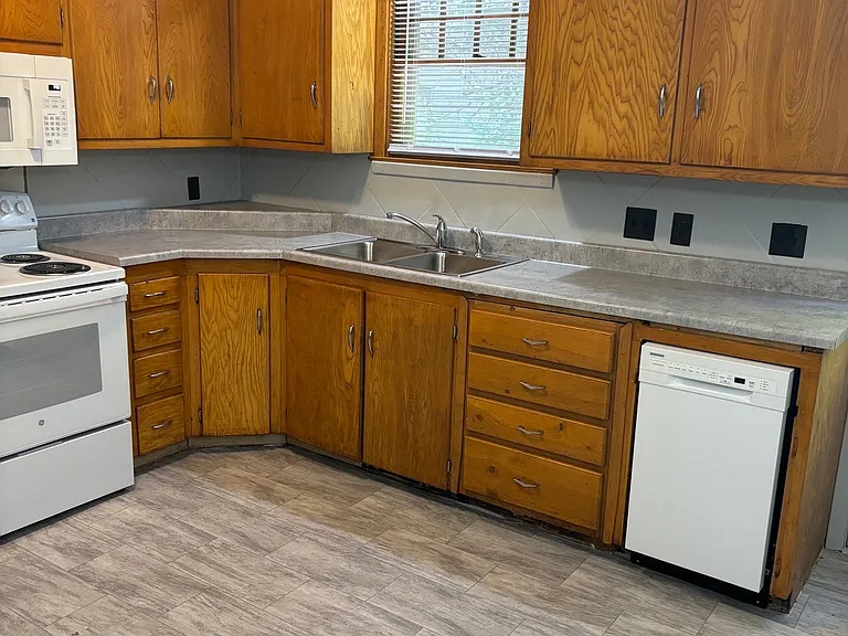 415 N Walnut St — Photo 4