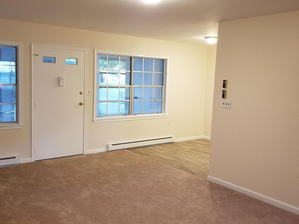 1st image of 103B Edinburgh Ln