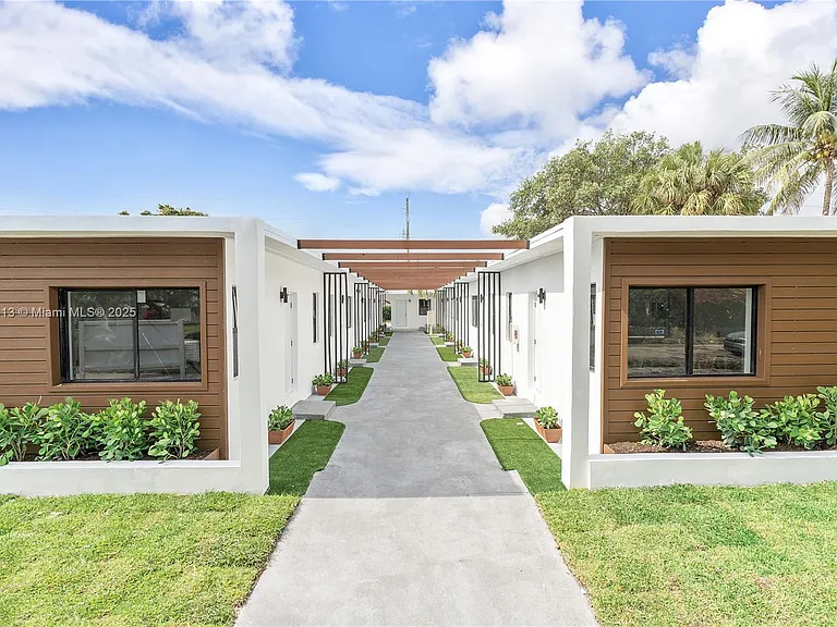 1946 Pierce St #6 — Photo 3