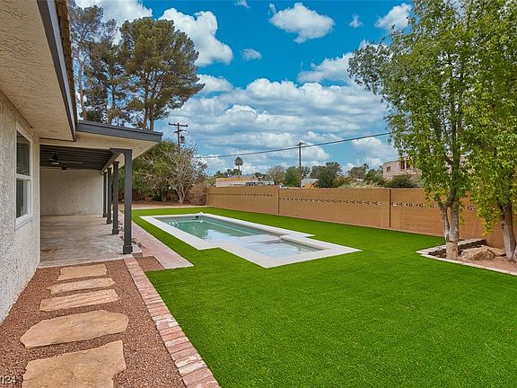 3rd image of 2892 Vista Del Sol Ave