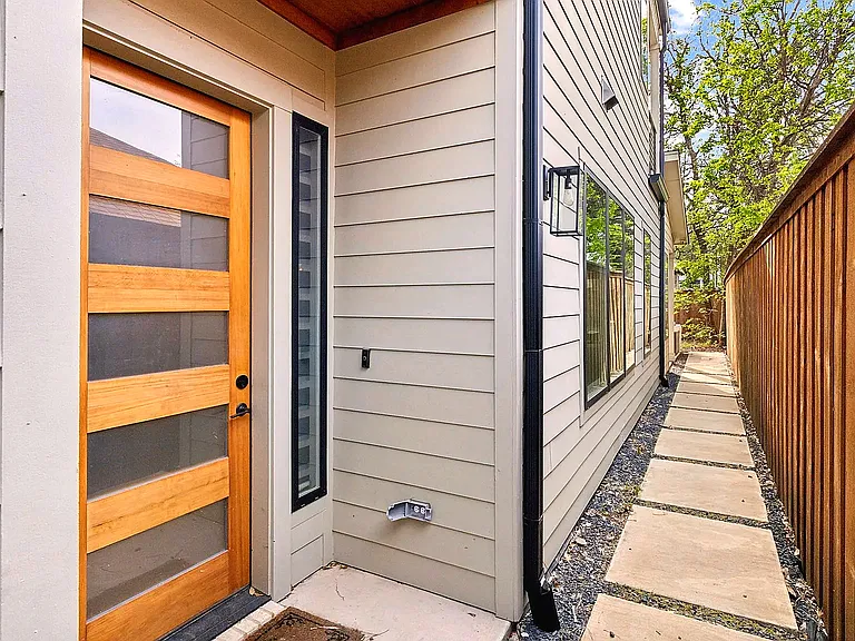 2228 Wycliff Ave — Photo 2
