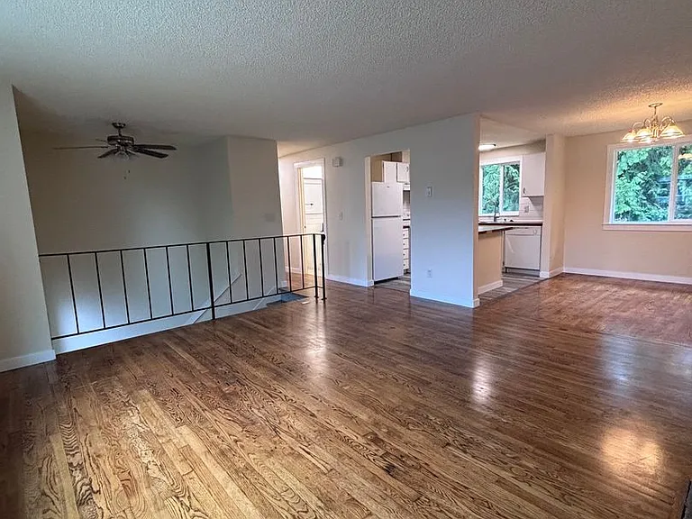 3510 55th Ave NE — Photo 6