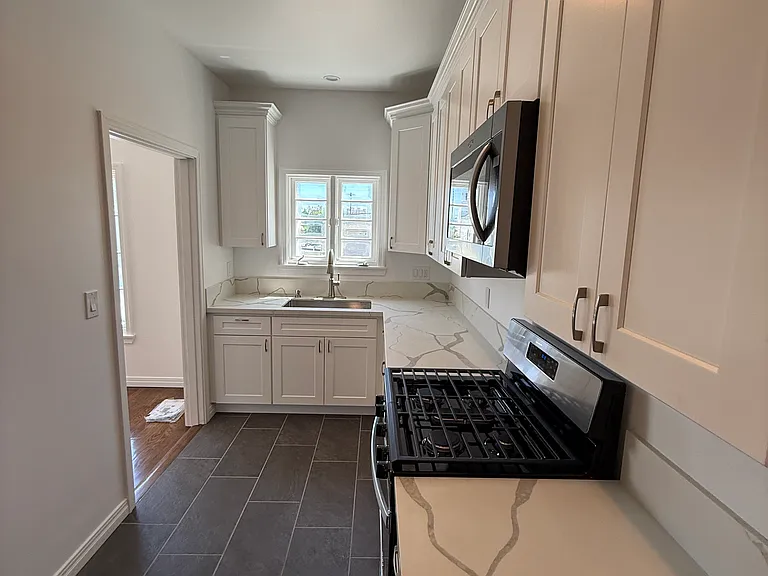 Extra Long Quartz Counter Space for Meal Prep and Entertaining