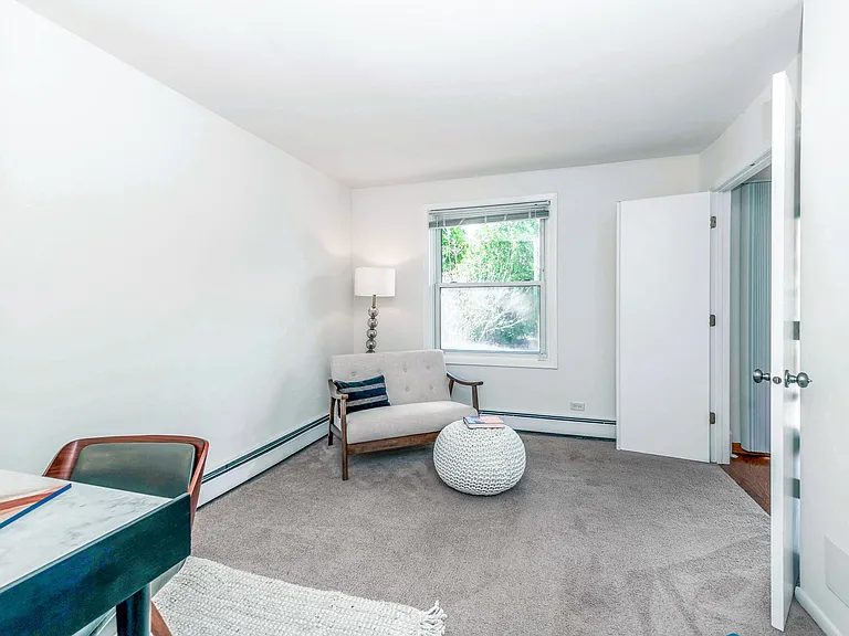 Barrington Lakes Apartments — Photo 34