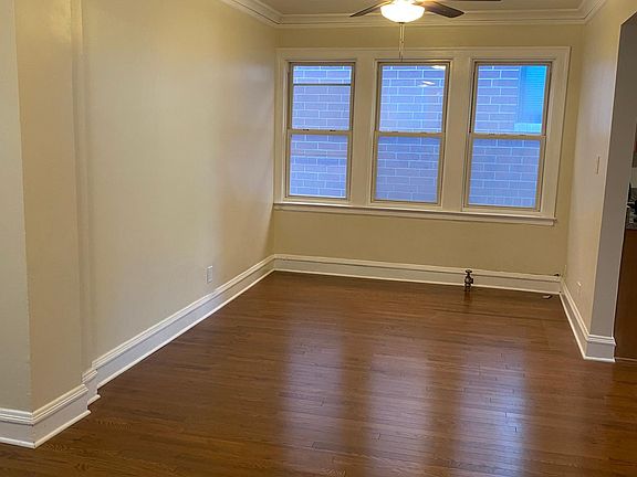 4th image of 2037 W Hutchinson St #2R