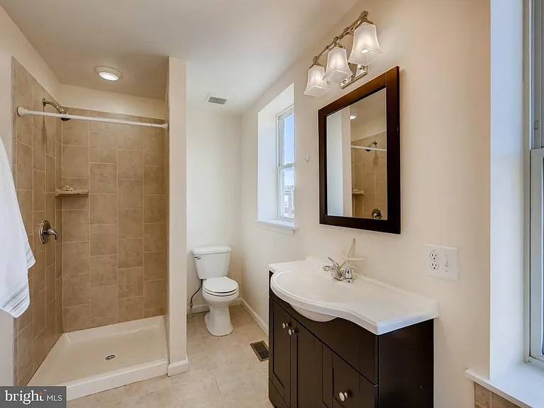 1433 Olive St — Photo 14