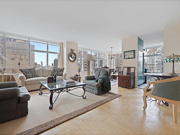 2nd image of 160 W 66th St APT 21D