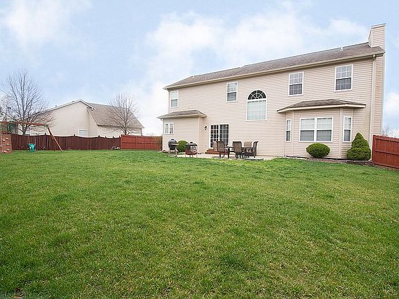 5th image of 9 Rose Ct