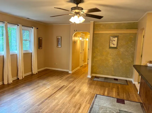 112 Owenby Ln, Black Mountain, NC 28711
