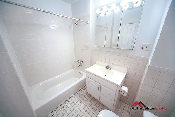 Rented by Metropolitan Realty | media 19