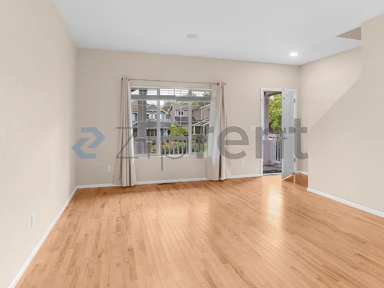 2478 NE Iverson Ln — Photo 8