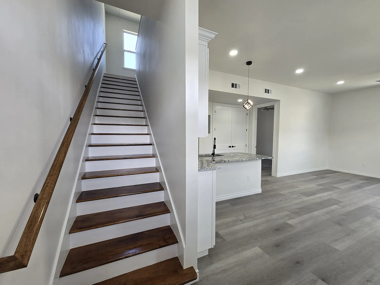 3 bed, 1500 sqft, $2,350 — Photo 2
