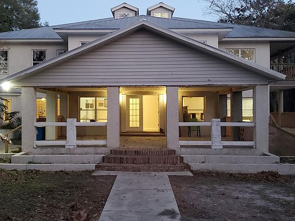 view of the mansion from the front