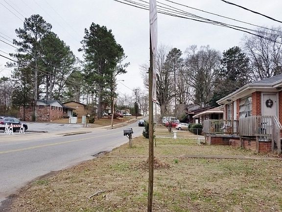 5th image of 719 Woodmore Ln