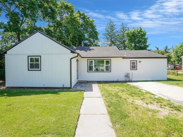 10 Poplar Street, Central Islip, NY 11722