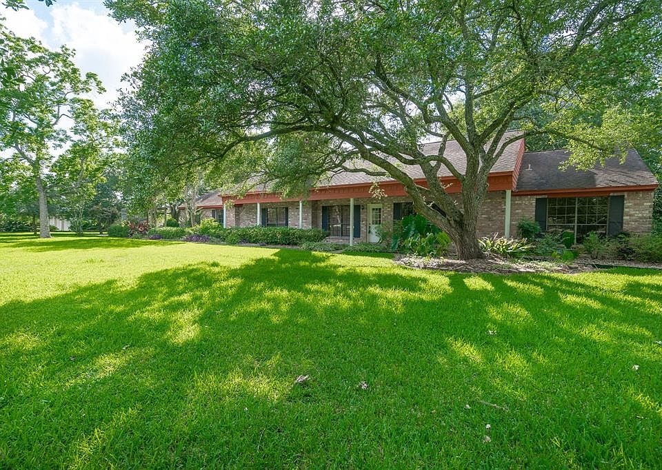 1st image of 304 N Clear Creek Dr