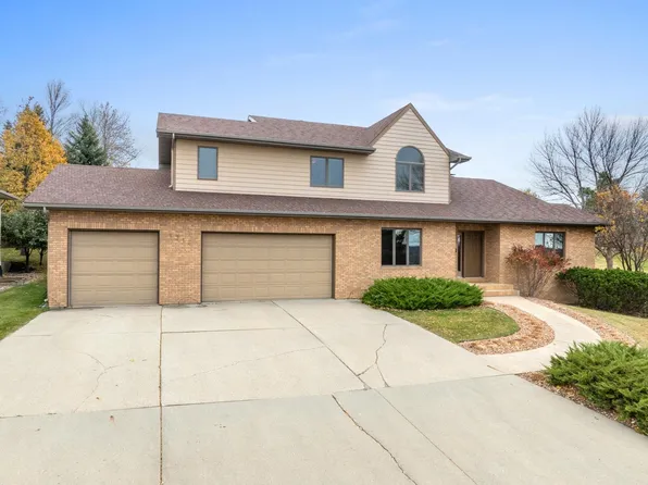 1716 12th St NW, Minot, ND 58703