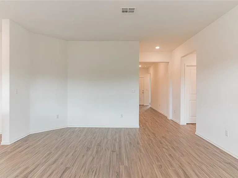 500 Jack Ryan St — Photo 8