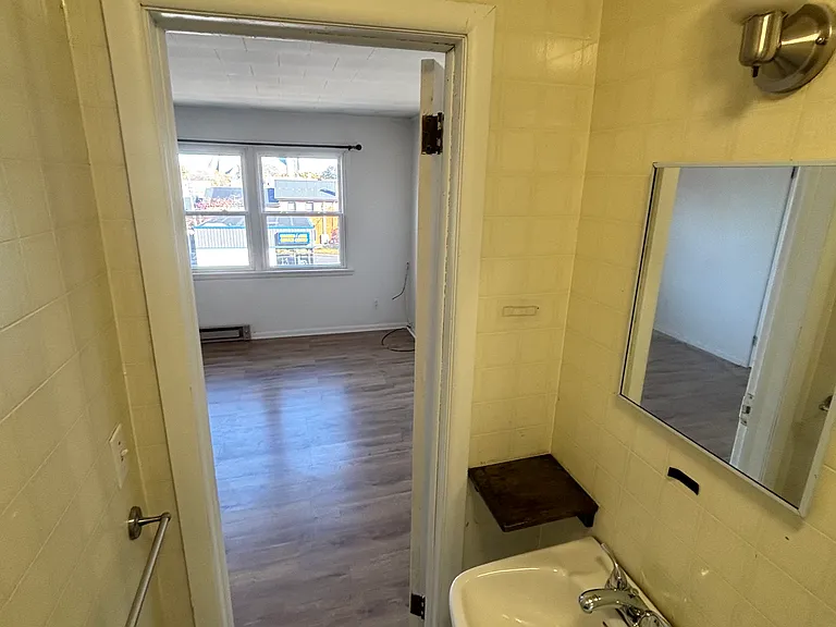 5107 N Catherine St #6 — Photo 5