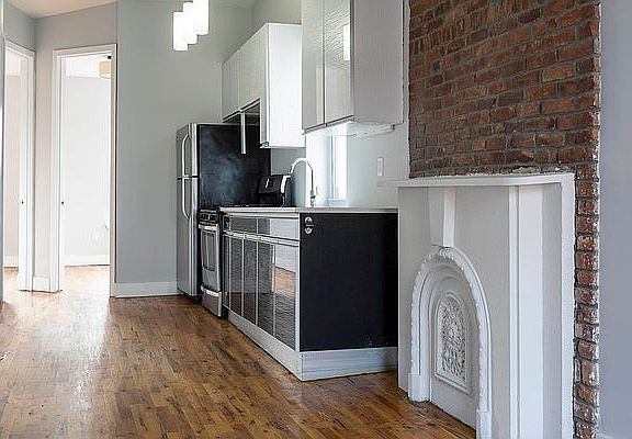 5th image of 629 Saint Marks Ave #3B