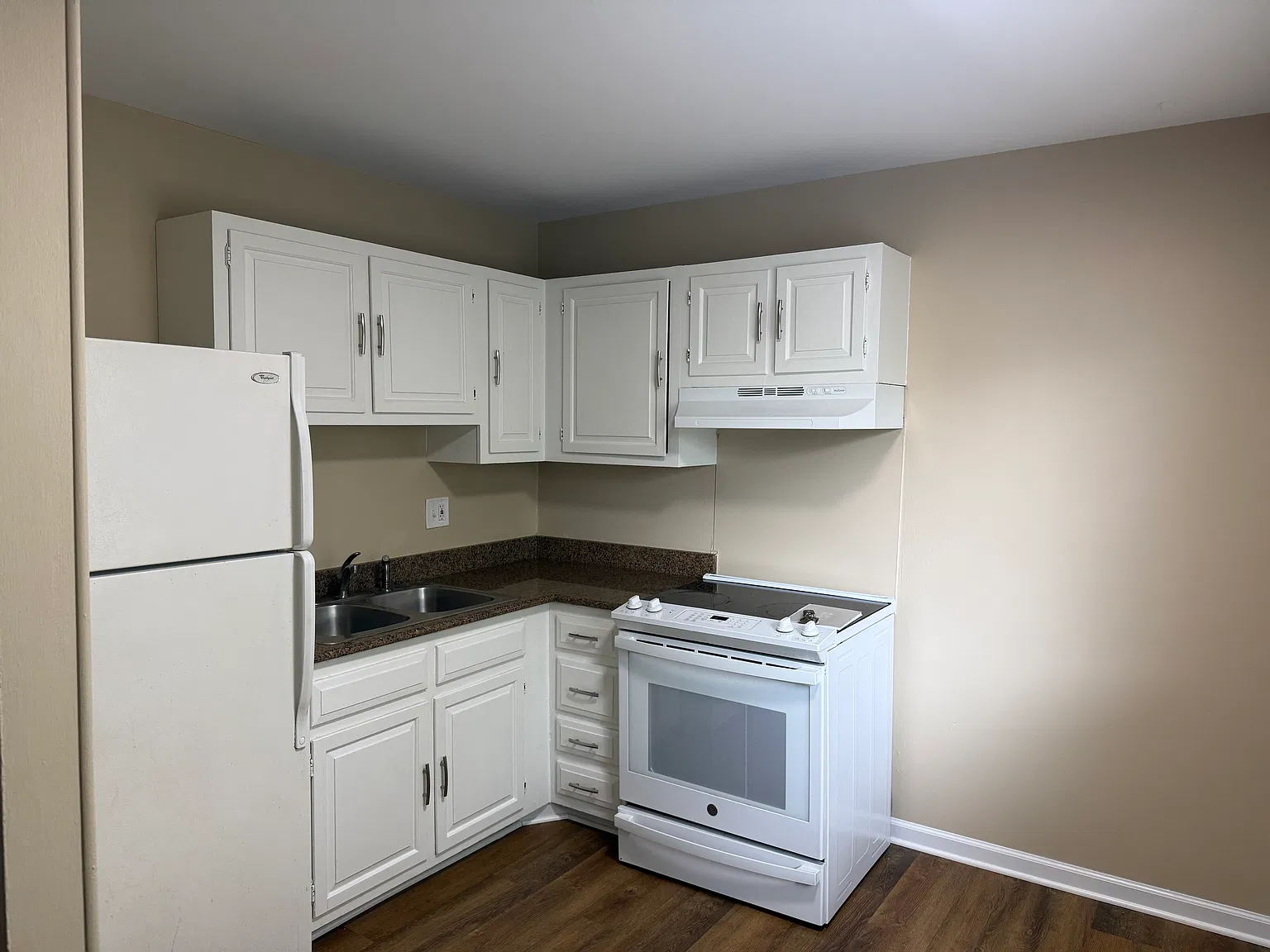 2 bed, 876 sqft, $1,700 — Photo 3