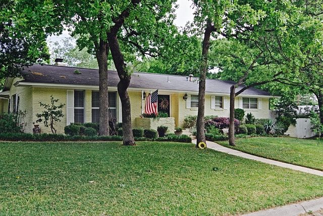 1st image of 1064 Barbara Ann Dr