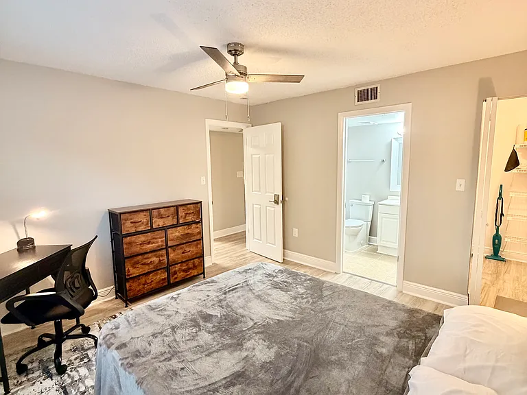 Private ensuite bathroom and walk-in closet