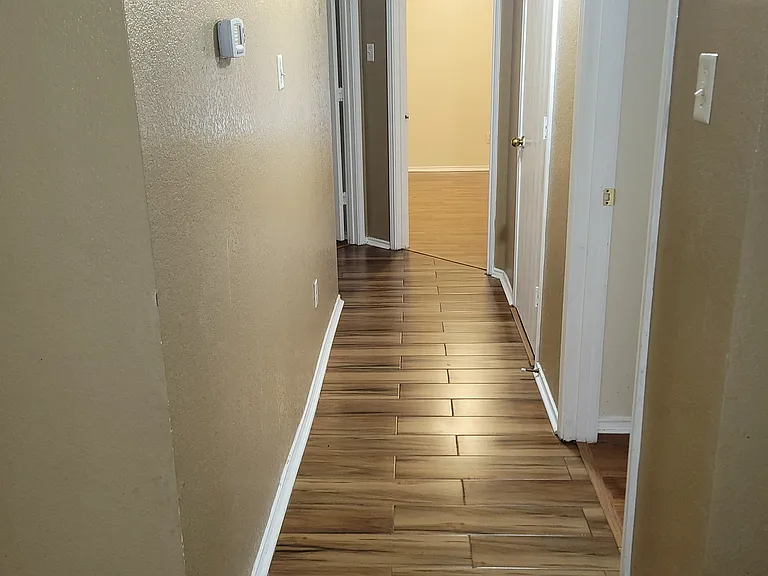 5701 Alicante Dr — Photo 22