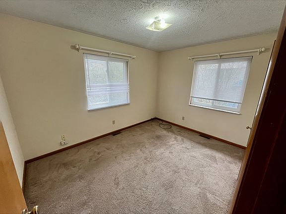 5th image of 2515 Oakwood Dr
