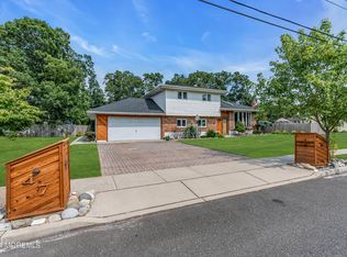 47 Vivian Ct, Howell, NJ 07731