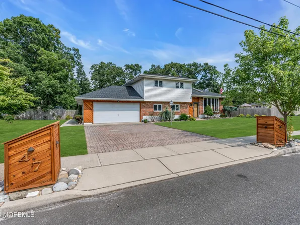 47 Vivian Court, Howell, NJ 07731