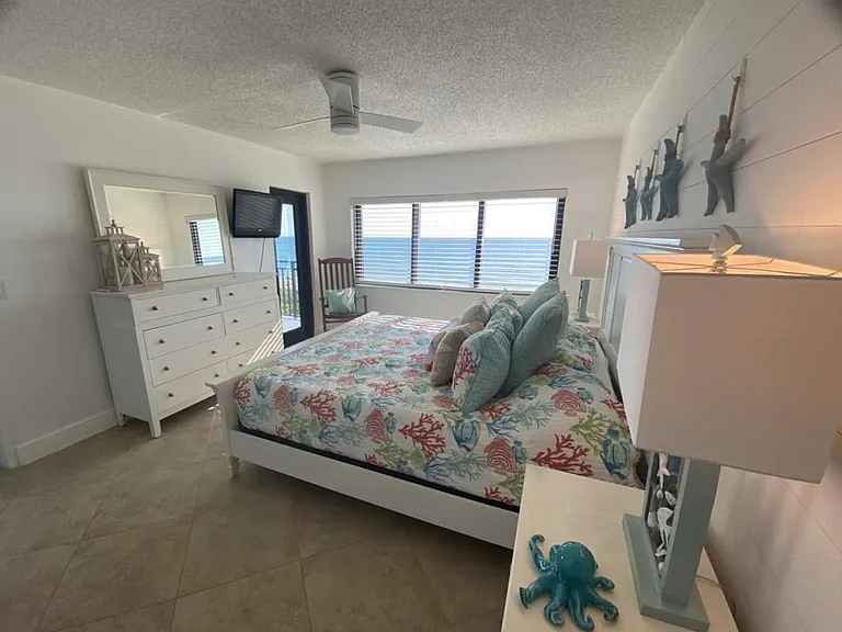 1010002 S Ocean Dr — Photo 9