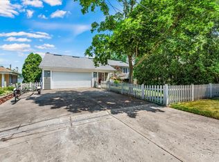 204 S Shore Dr, Island Lake, IL 60042