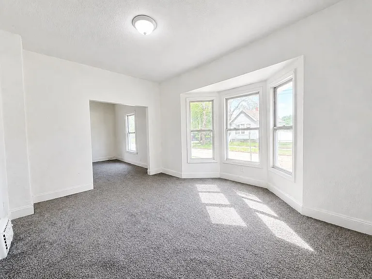 1239 Norwood Ave — Photo 6