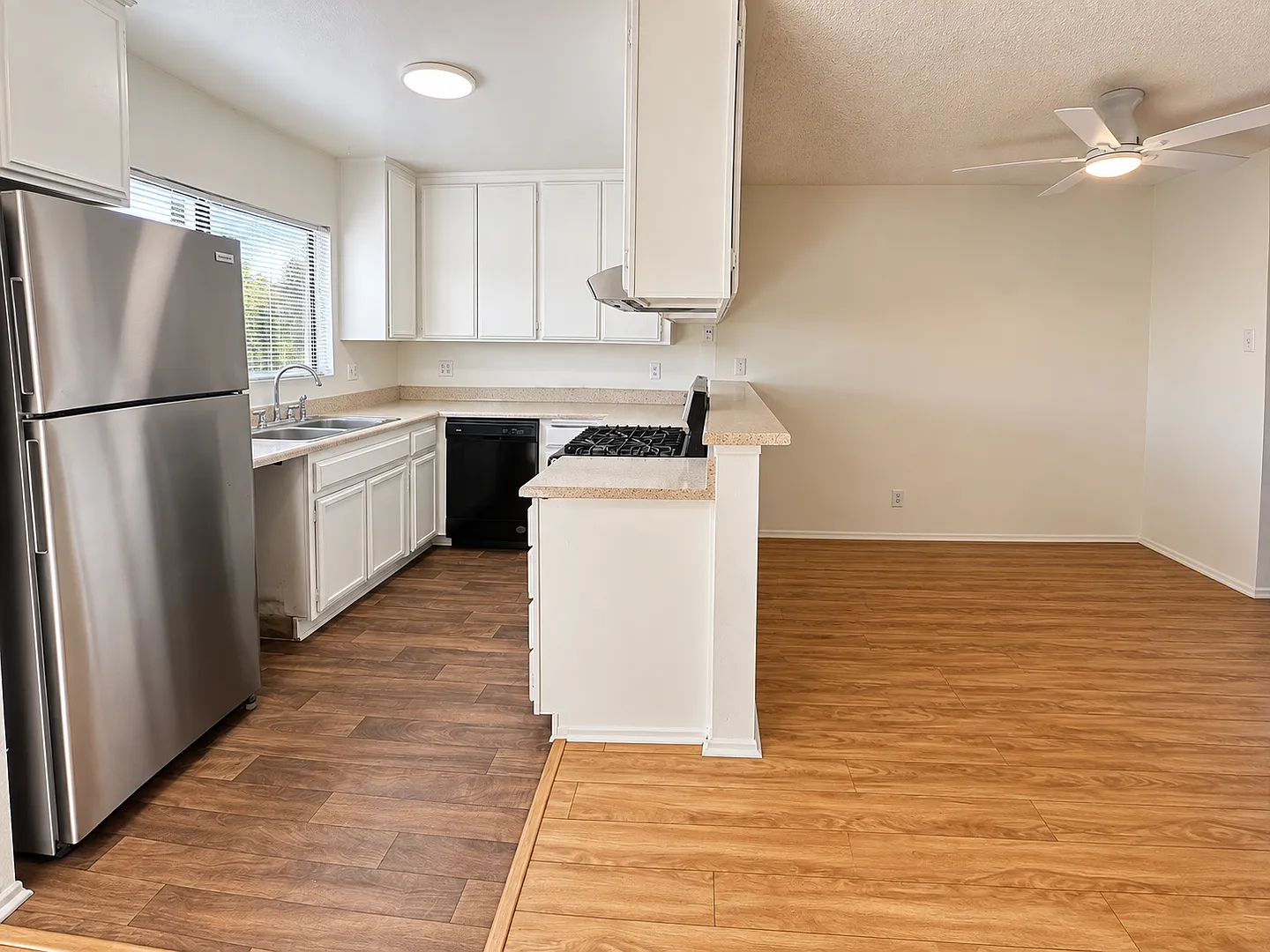 Linden 1128 — Photo 2
