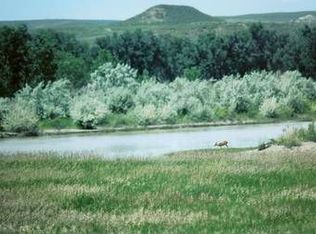 189 E Powderville Rd, Broadus, MT 59317